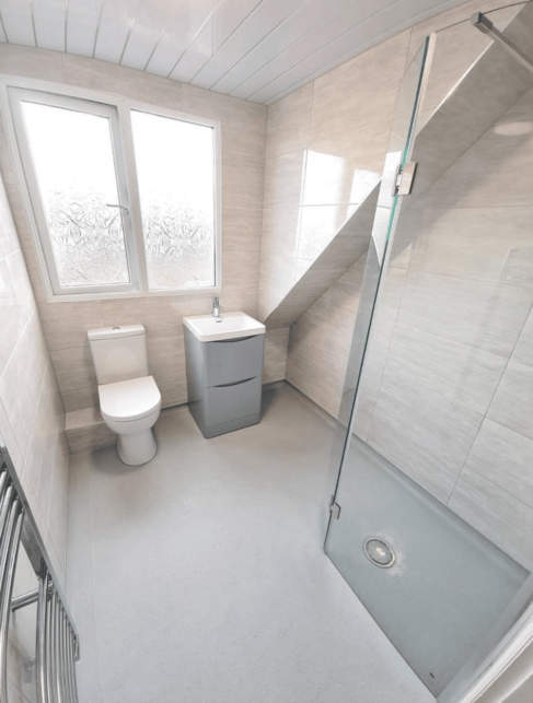 Bath tub fitted by Aquarella